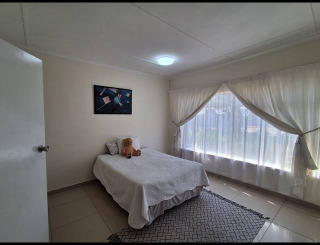 4 BEDROOM FREESTANDING FOR SALE IN FLAMWOOD